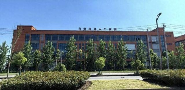 优必选“人形机器人”再度落户四川自贡：先进人工智能技术已与城市特色融合转为实际应用