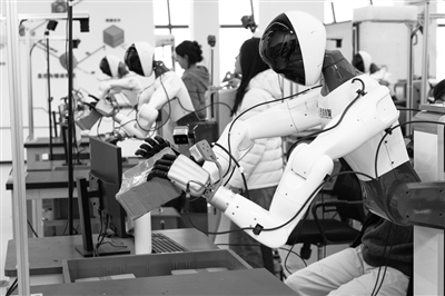 以服务型制造推动制造业转型升级